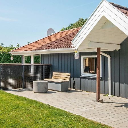 8 Person Holiday Home In Hejls Exterior foto