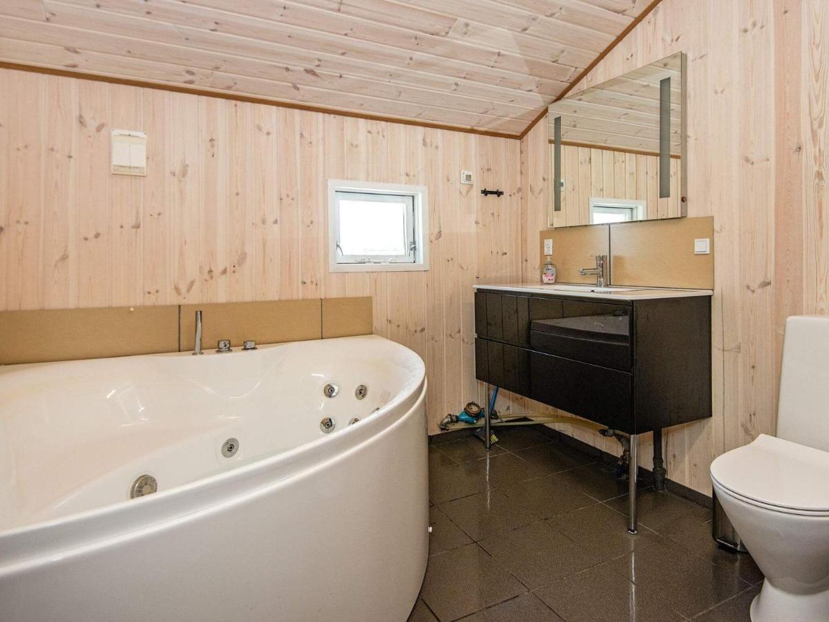 8 Person Holiday Home In Hejls Exterior foto