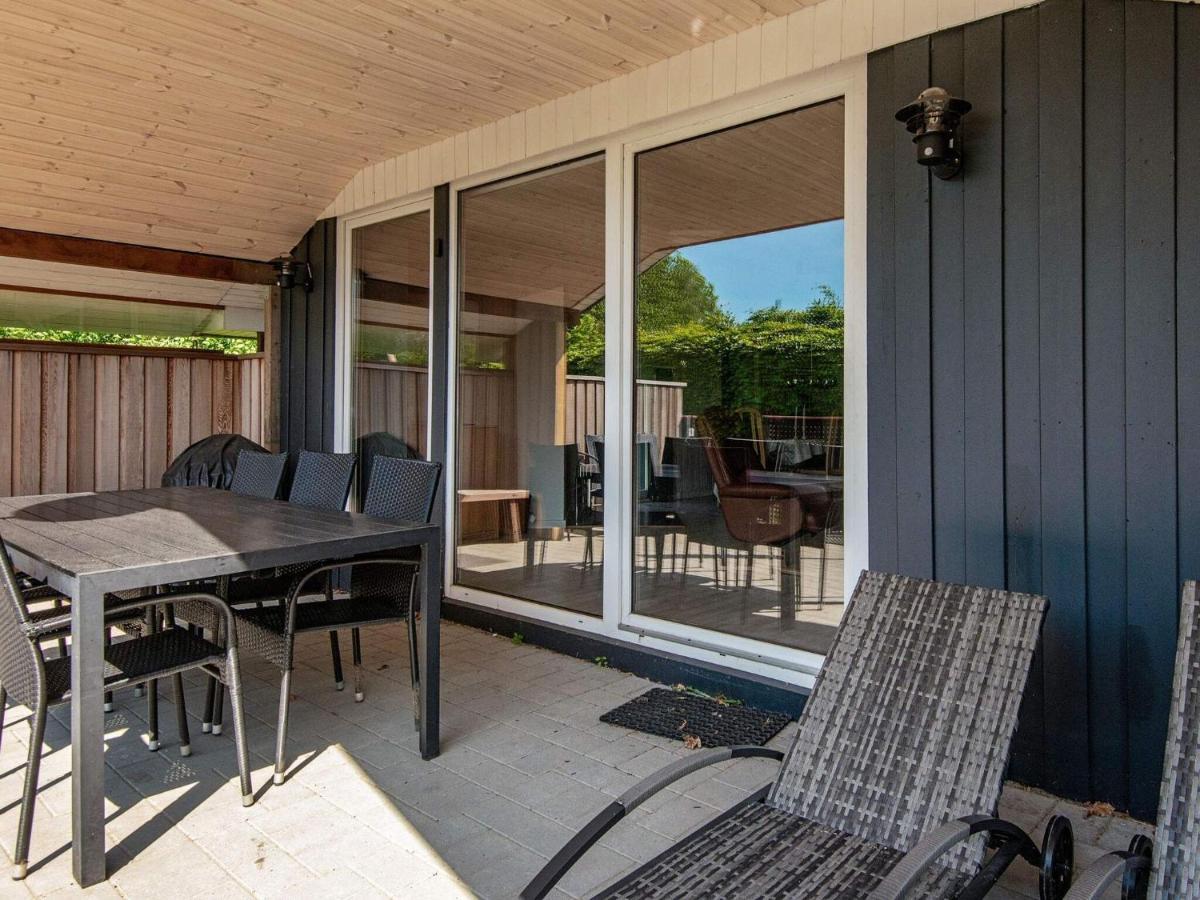 8 Person Holiday Home In Hejls Exterior foto