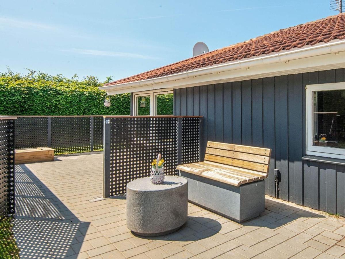8 Person Holiday Home In Hejls Exterior foto